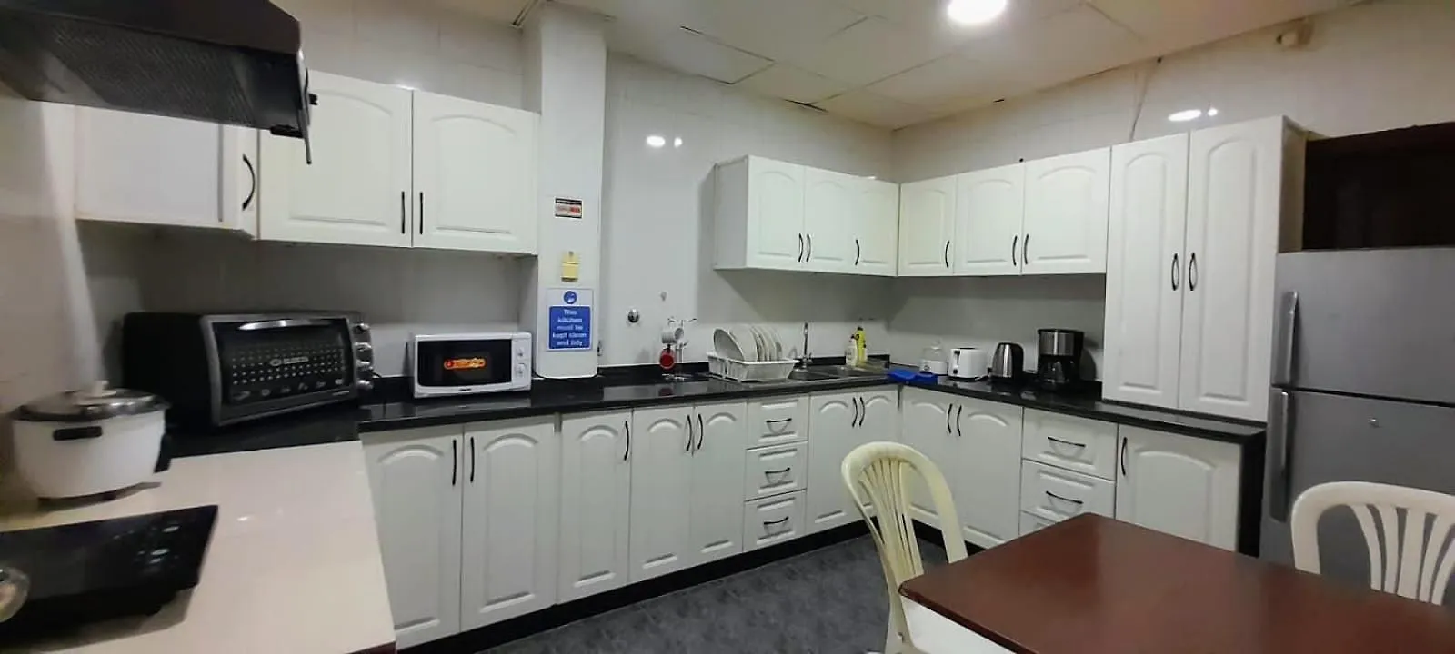 Basic Private Room With Attached Bathroom - No Parking Space 阿布扎比