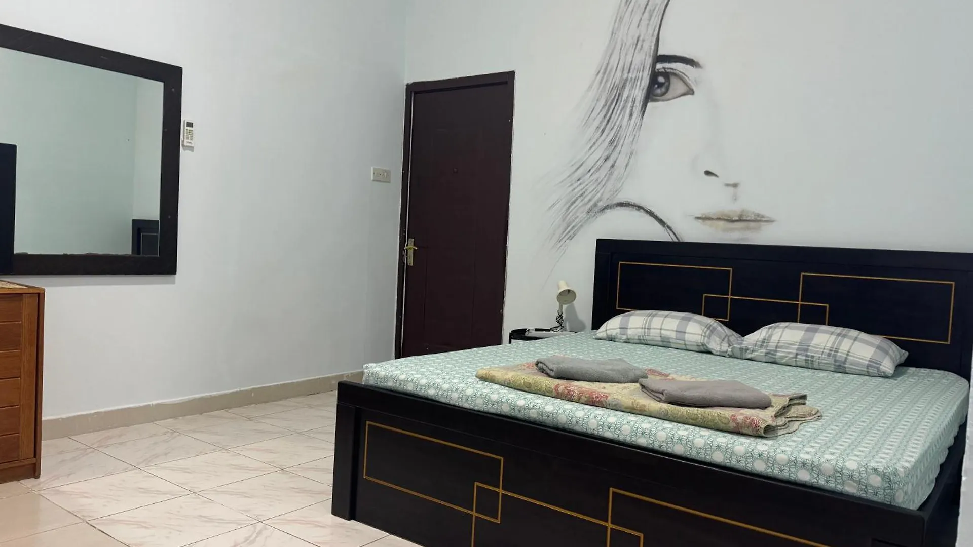 招待所 Basic Private Room With Attached Bathroom - No Parking Space 阿布扎比 阿拉伯联合酋长国
